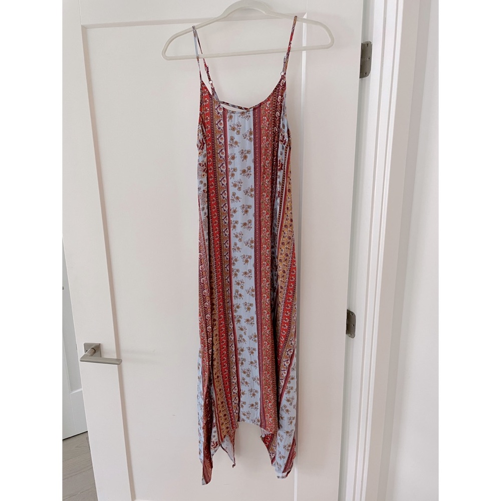 Asymmetric midi dress in paisley design